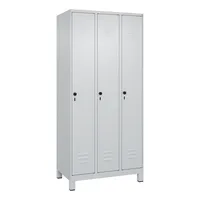 C+P Kleiderspind Classic PLUS mit Standfuß 900 x 1.950 x 500 mm (B x H x T) verkehrsweiß
