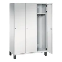C+P Kleiderspind Cambio mit Standfuß 1.200 x 1.980 x 525 mm (B x H x T) 3 Abteile lichtgrau