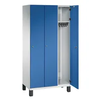 C+P Kleiderspind Cambio mit Standfuß 900 x 1.980 x 525 mm (B x H x T) 3 Abteile lichtgrau