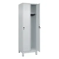 C+P Kleiderspind Classic PLUS mit Standfuß 600 x 1.950 x 500 mm (B x H x T) verkehrsweiß