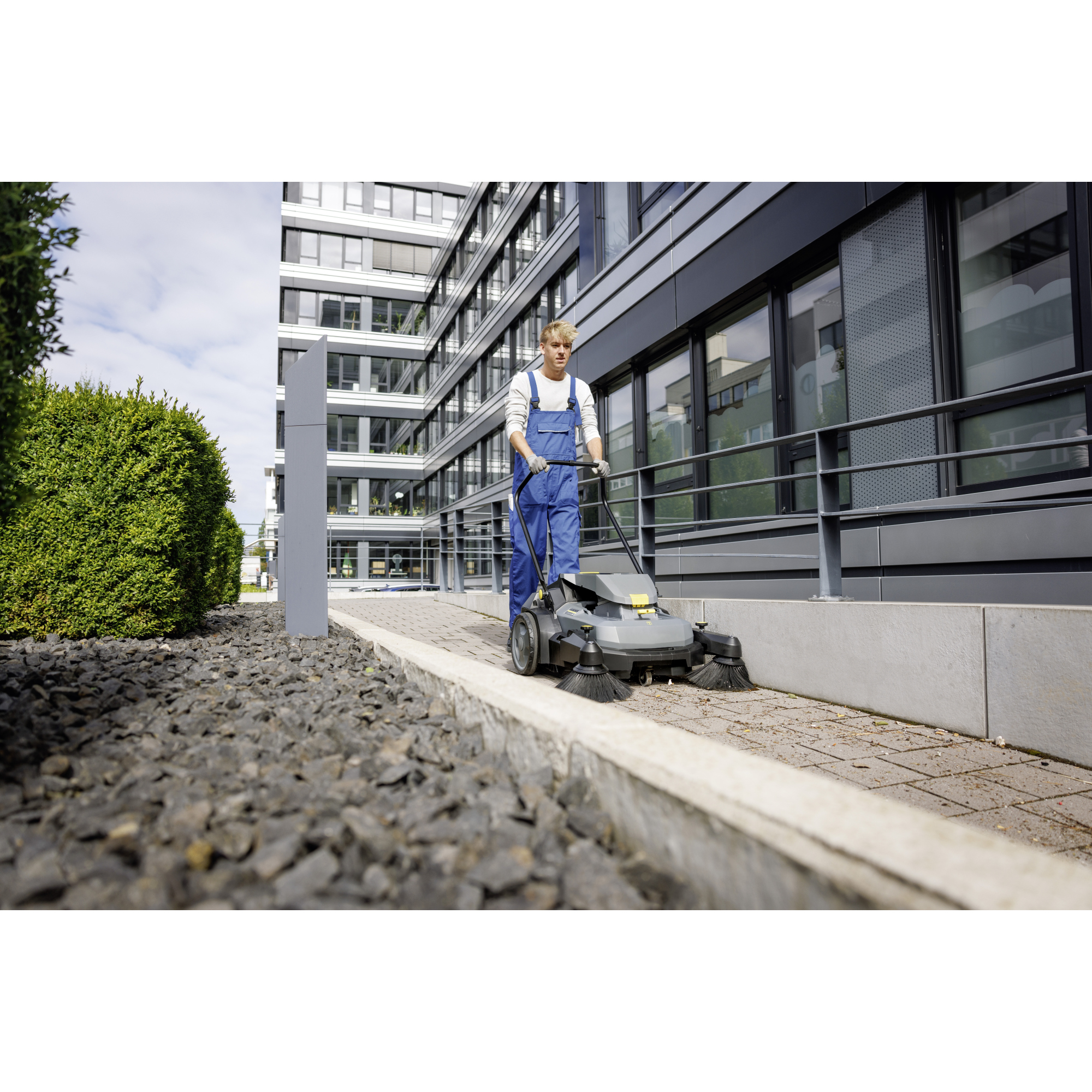 Kärcher Handkehrmaschine KM 70/30 C Bp 2SB Zubehör erforderlich — 2