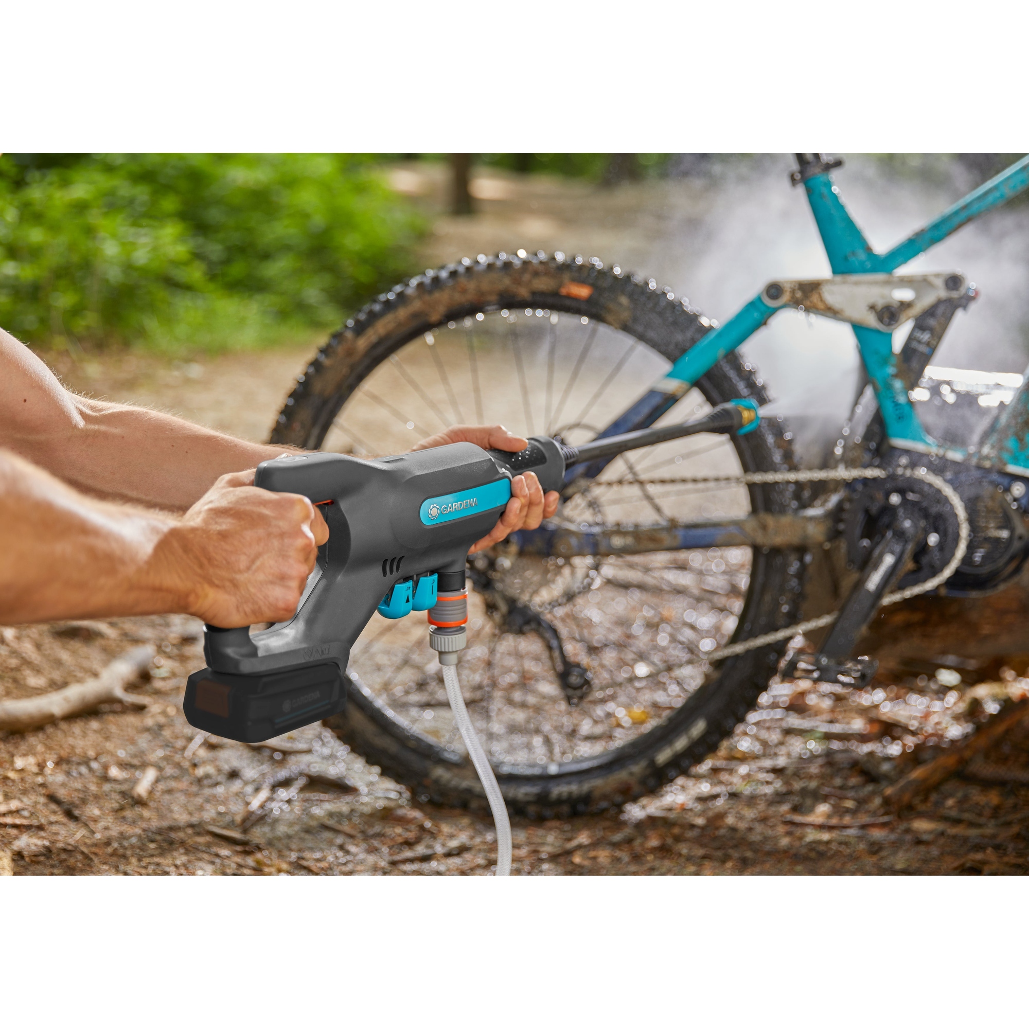 GARDENA Mitteldruckreiniger AquaClean 24/18V P4A Premium Set mit Akkupack — 2
